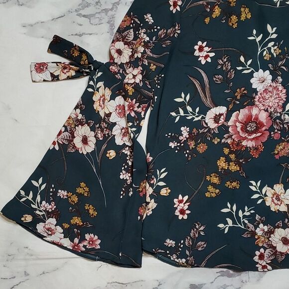 Floral Bell Sleeve Blouse - Picture 2 of 7